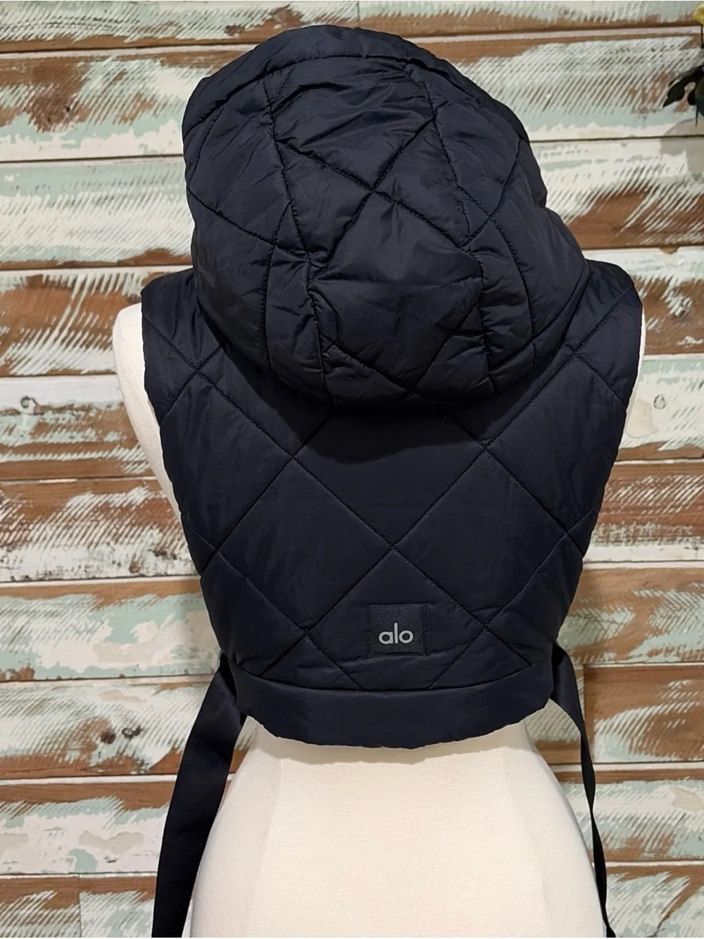 ALO YOGA Snowrider Women's Black Cropped Sleeveless Hooded Puffer Top Size S